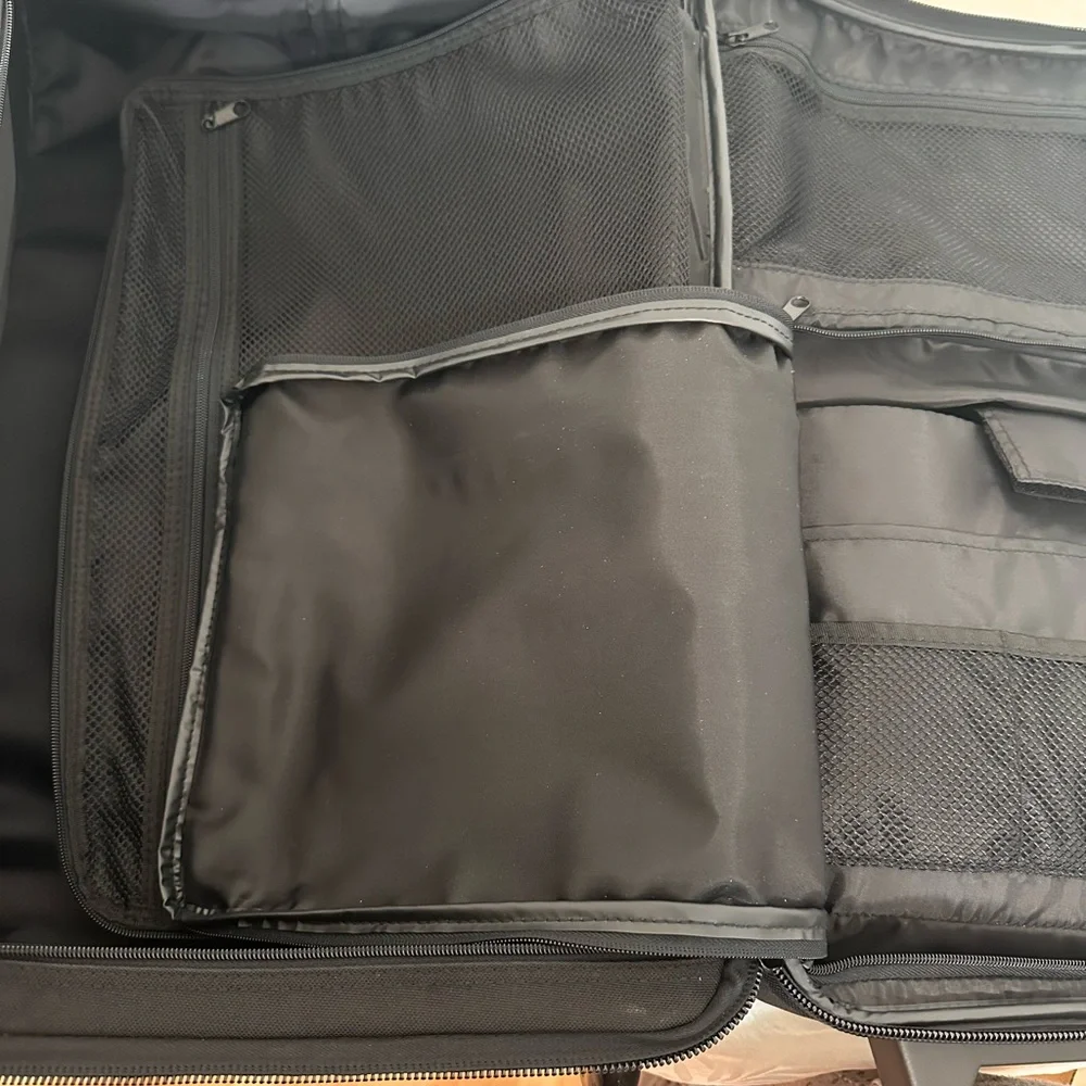 LUCAS Black and Gray Wheeling suitcase carry on
